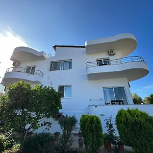  Pensión Xhimi Albania